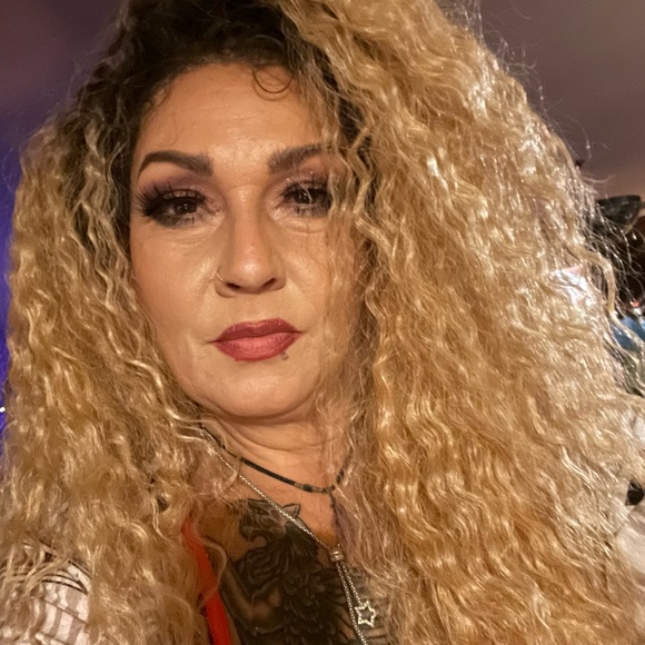 Meet your Posher, Gina⭐️⭐️⭐️⭐️⭐️ posh ambassador and five star rated seller - Picture 2 of 4